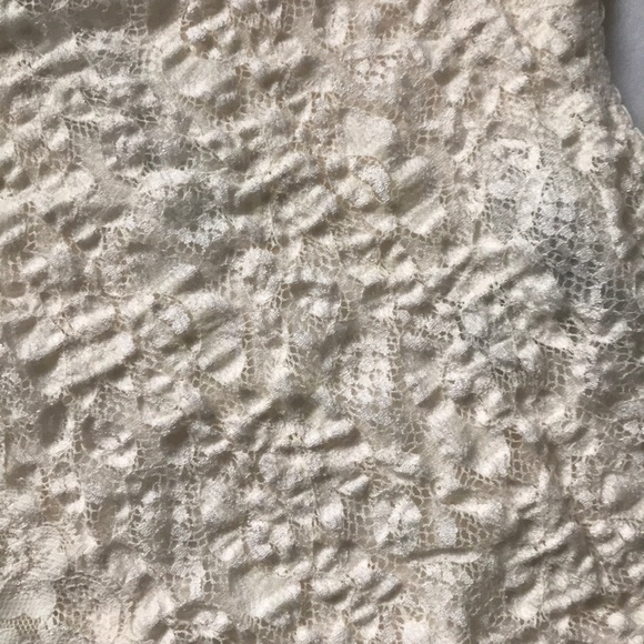 Ivory lace crop tee - Picture 2 of 3